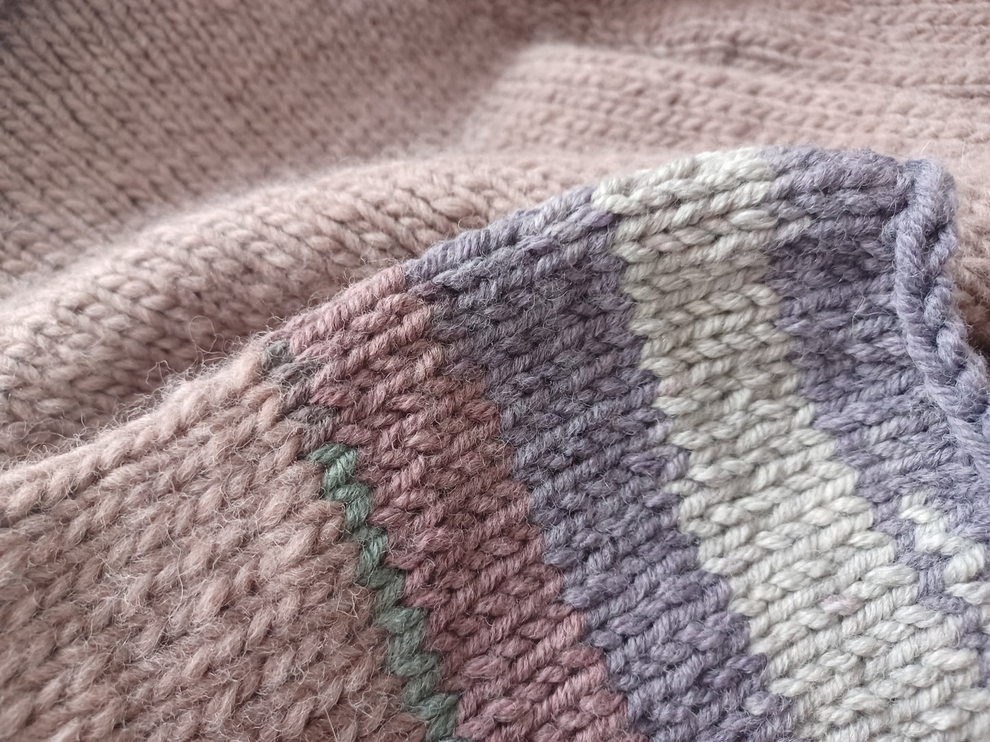 Hand knit CHUNKY sweater // made by MUM // Limited edition // different colour sleeves