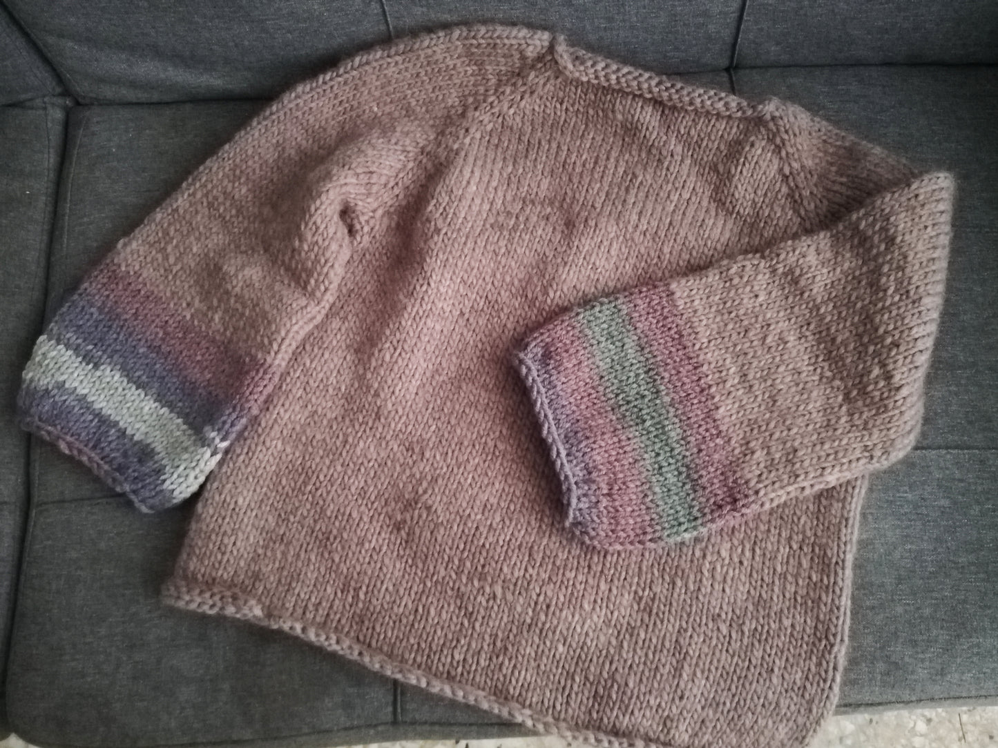 Hand knit CHUNKY sweater // made by MUM // Limited edition // different colour sleeves