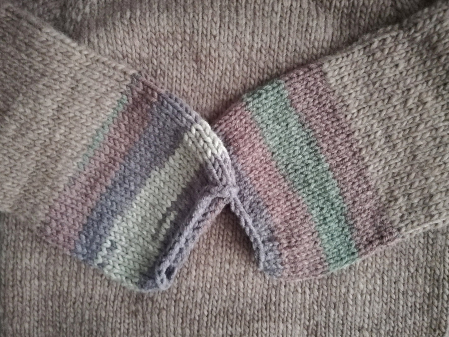 Hand knit CHUNKY sweater // made by MUM // Limited edition // different colour sleeves
