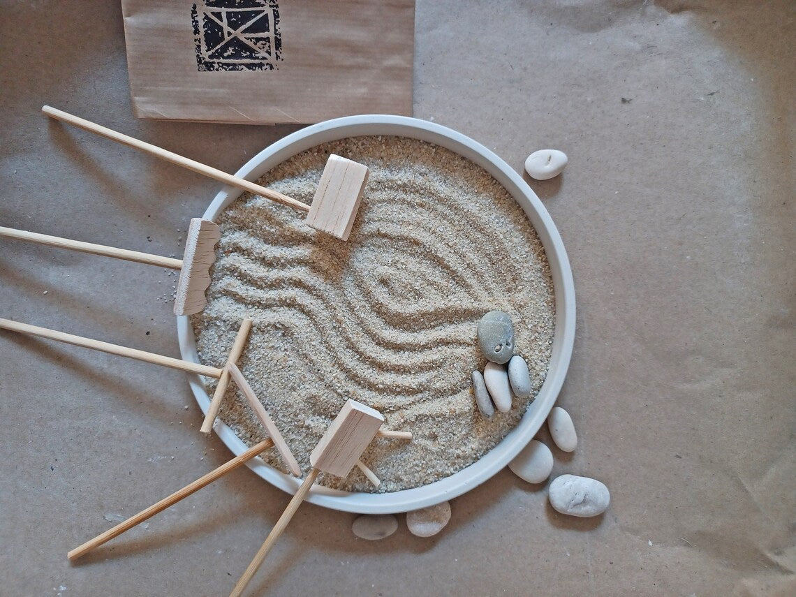 Mini zen garden // meditative practice // stress relief // desk mini garden // mindfulness //
