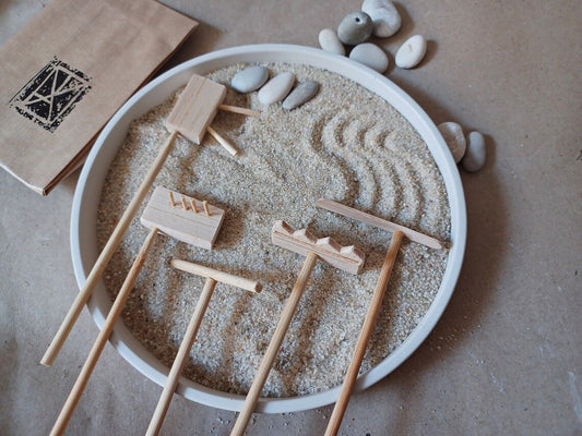 Mini zen garden // meditative practice // stress relief // desk mini garden // mindfulness //