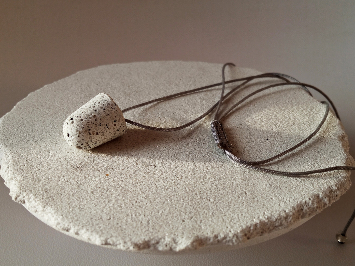 Jesmonite round necklace //marble or granite finish//