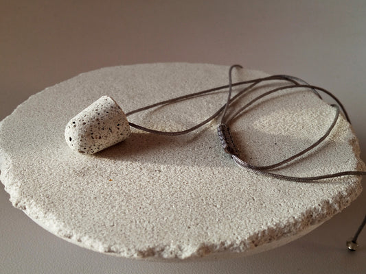 Jesmonite round necklace //marble or granite finish//