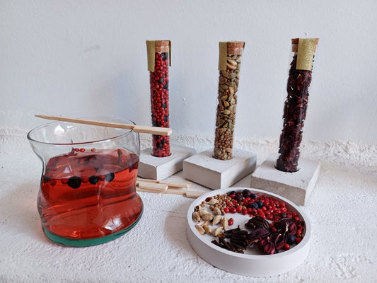 COCTAIL MOCKTAIL TEA spice set // 3X glass tube on a handmade stand // gin botanicals // propagation plant vase // botanical spice blend