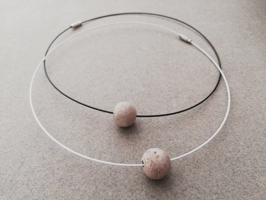 wire necklace / gray sphere