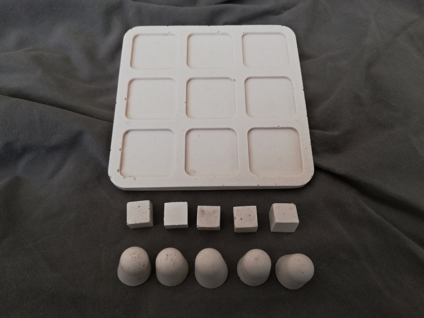 Tic-tac-toe // triliza game // modern version Xs and Os